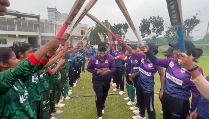 ক্রিকেট থেকে অবসর নিলেন জেসি